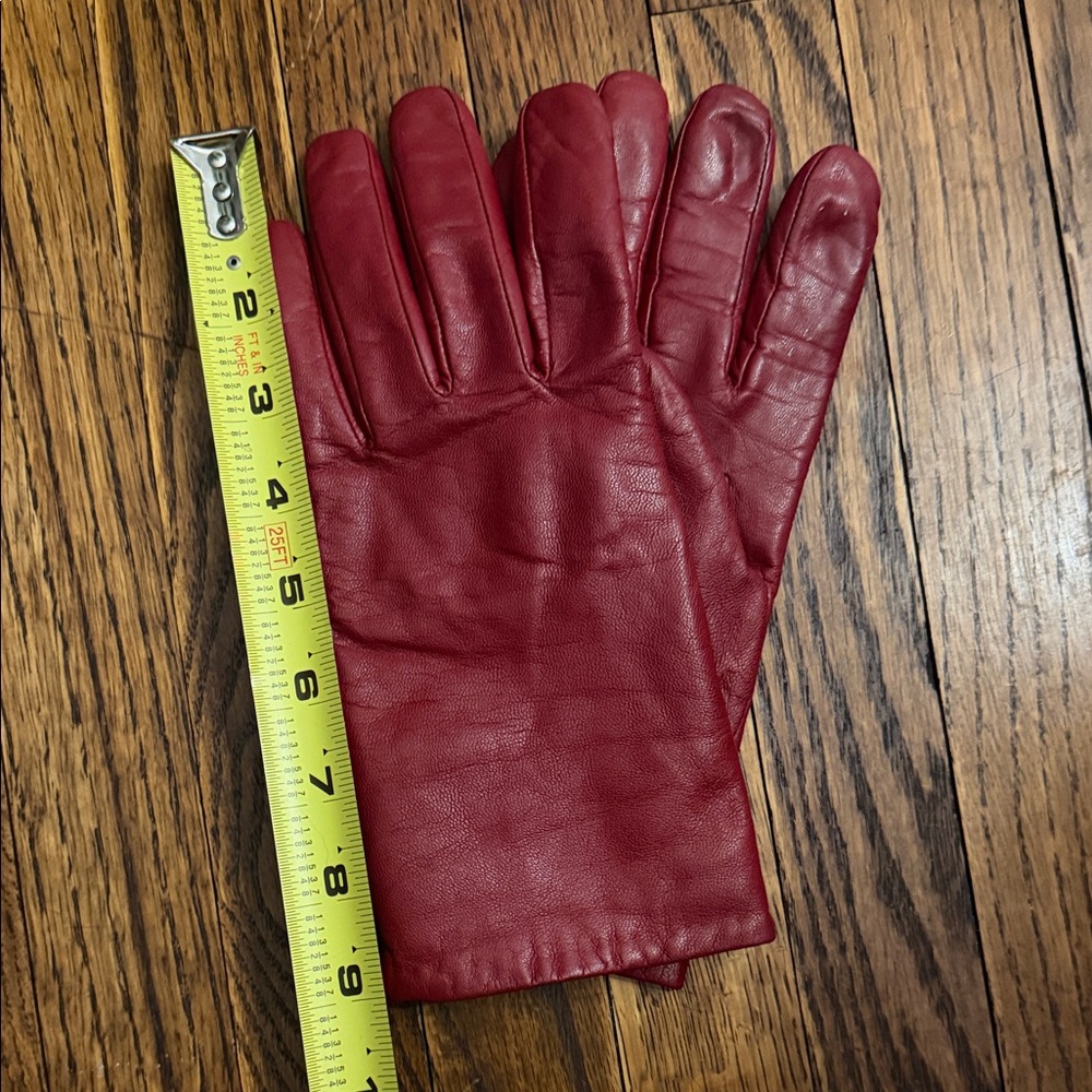 Isotoner Elegant lined Red Leather Gloves